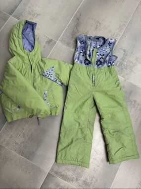 Columbia Youth Lime Green Jacket with snow pants overalls set, waterproof